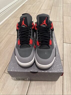 Air Jordan 4 Retro